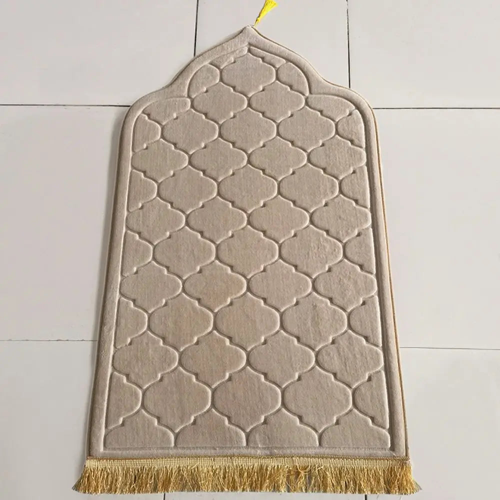 tapis géométrique moderne élégant vert clair bleu marine rouge rose gris clair franges dorées