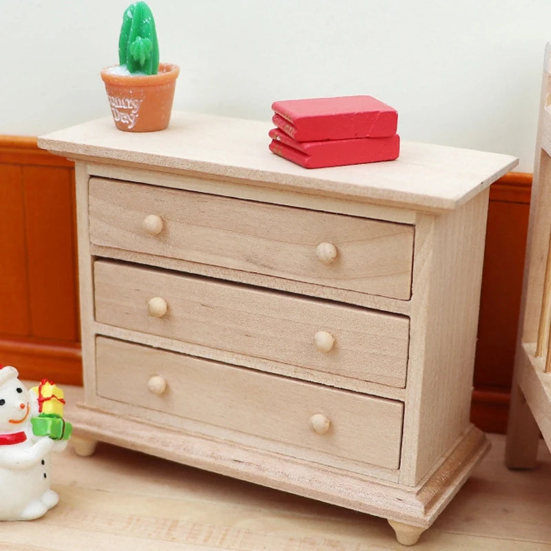 meuble miniature commode trois tiroirs bois naturel tableau nuit étoilée livres cactus figurine noël
