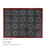 tapis cuisson silicone beige noir rouge texture tissée moderne clips antiadhésifs