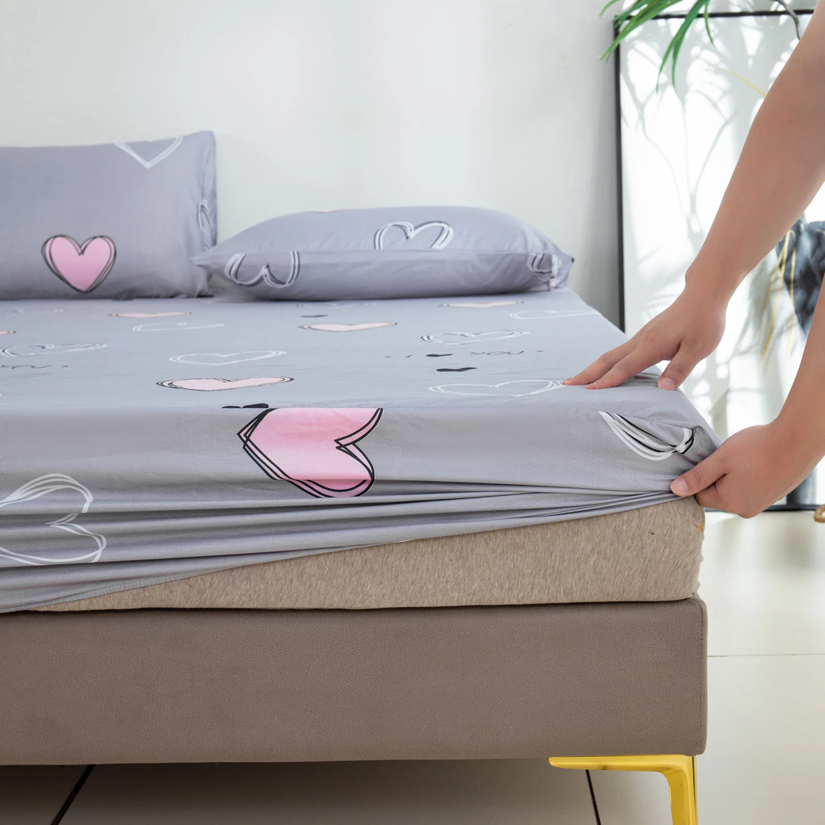 drap housse matelas gris clair motif coeur rose blanc moderne coton polyester chambre adulte