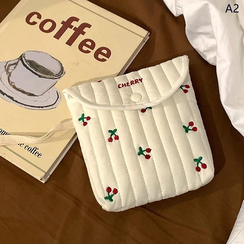 sac rangement serviettes hygiéniques réutilisable broderie fleurs animaux quadrillée fermeture glissière beige clair