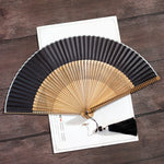 éventail traditionnel violetclair noir rouge vertpastel soie bambou rayures horizontales pompon