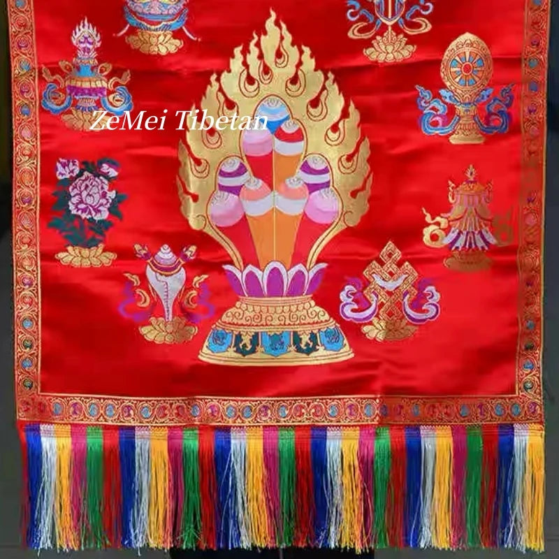 tapis décoratif artisanal or rouge broderie bouddhiste franges colorées tissu d'art opacité traditionnel motifs