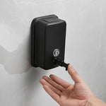 distributeur savon liquide mains acier inoxydable motifs floraux moderne salle bains argent noir doré
