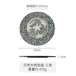 assiettes verre mosaïque bordure dorée relief blanc gris bleu élégantes restaurant decoration