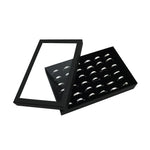 présentoir bijoux moderne boîte transparente 21.5cm 13.7cm 3.2cm alvéoles rectangulaires plusieurs bagues noires argentées