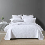 couette coton brodée motif floral blanc oreillers fixés classique ensemble lit