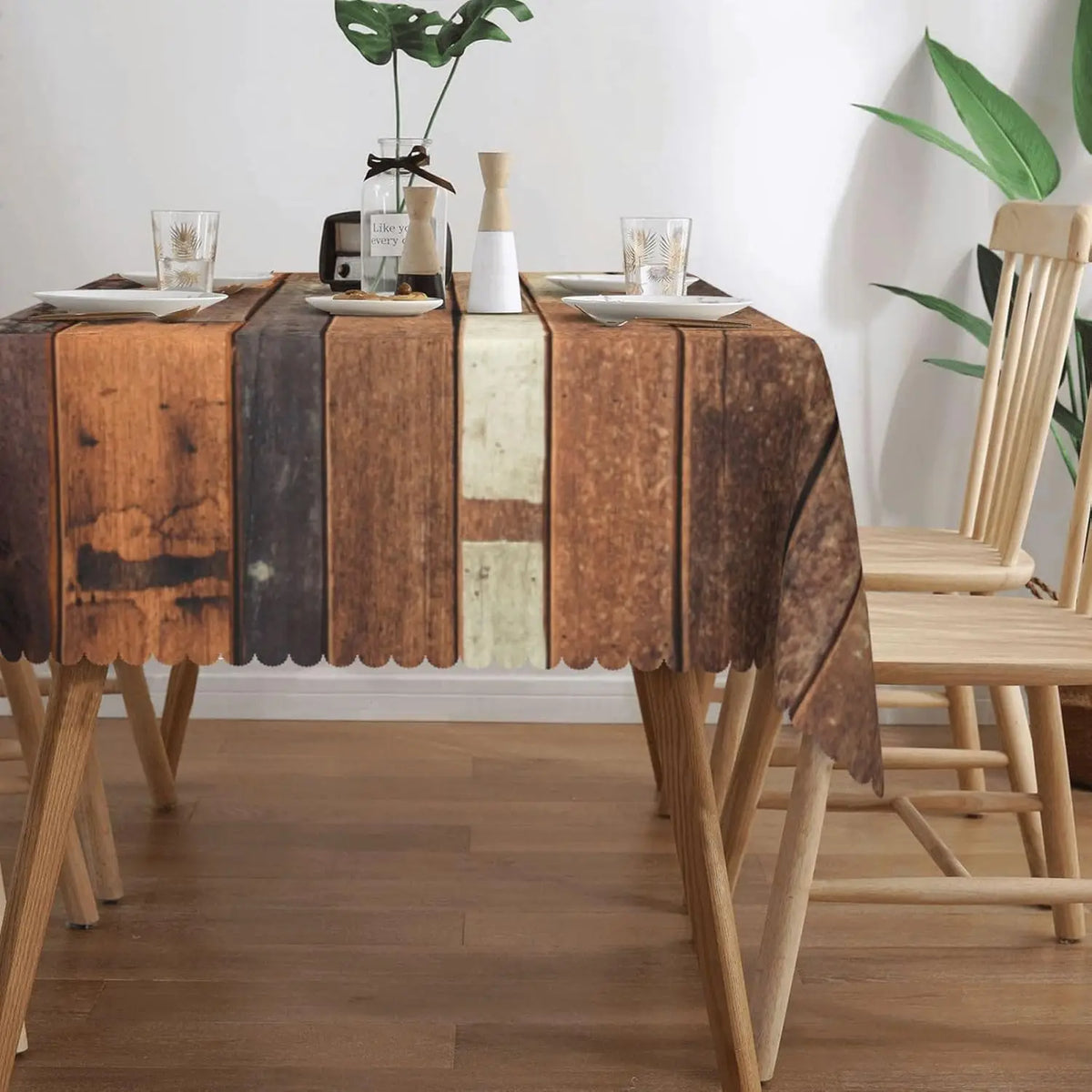 nappe table bois vieilli marron beige rustique vintage rectangle réutilisable polyester modernisée assiettes couverts
