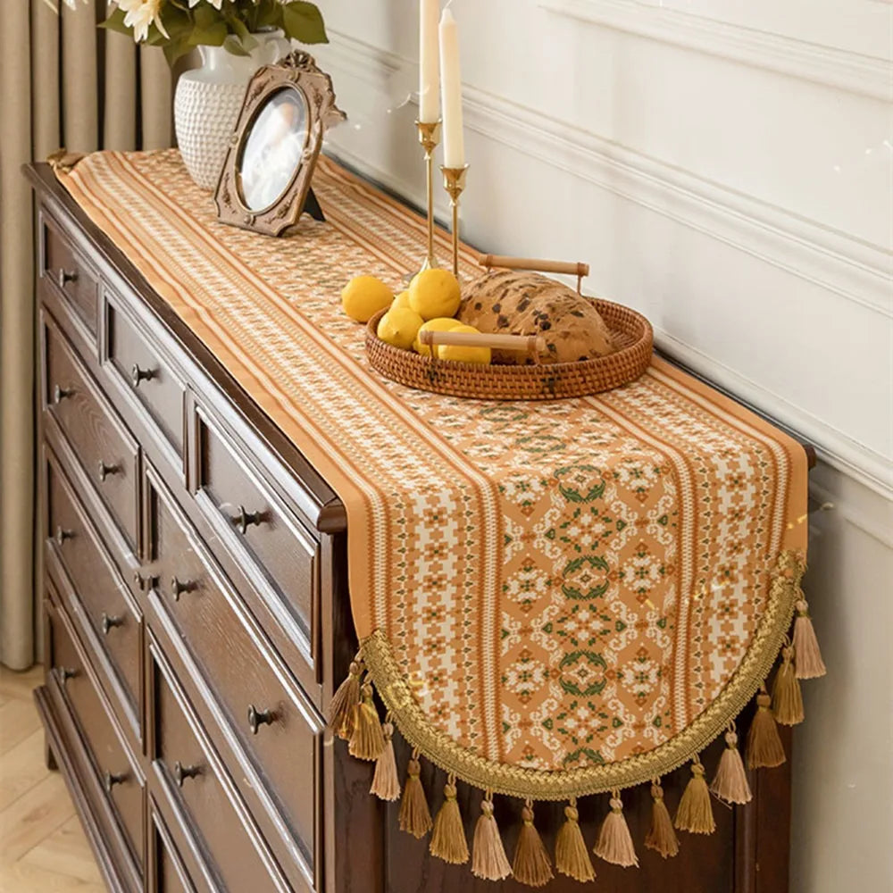chemin table broderie traditionnelle motifs floraux beige marron rouge bleu vert classique ethnique tassel
