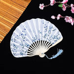 éventail pliant traditionnel soie bois fleurs motifs floraux tassel blanc rouge vert bleu