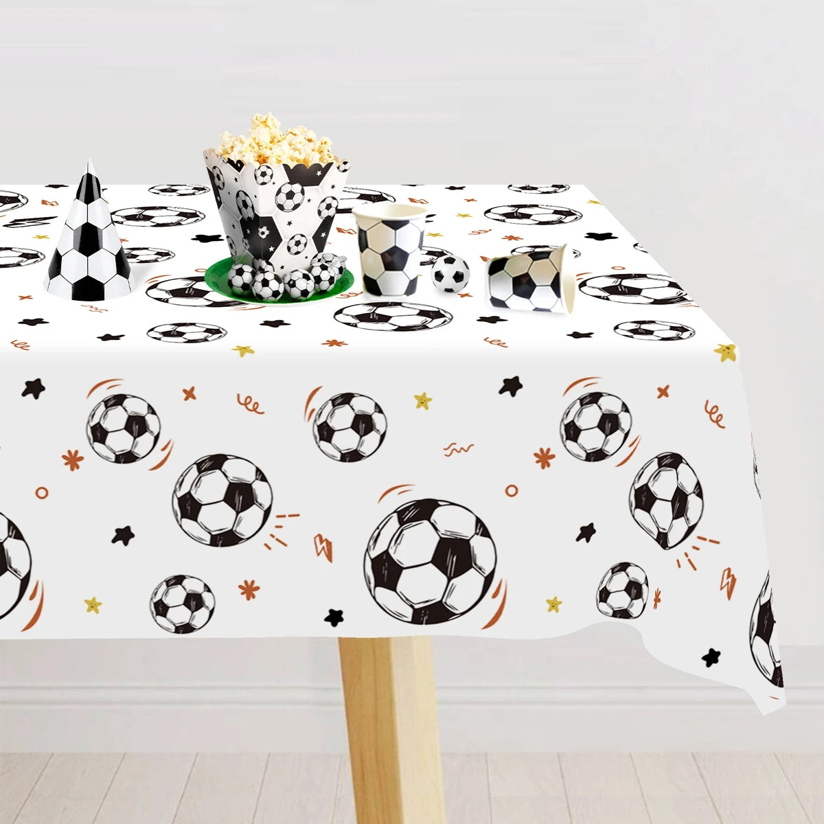 nappe jetable football ballons étoiles feuilles moderne festive blanche noire table fête anniversaire enfantsDecoration