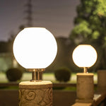 lampe solaire moderne blanc rond translucide base métallique éclairage extérieur autoinstallation led