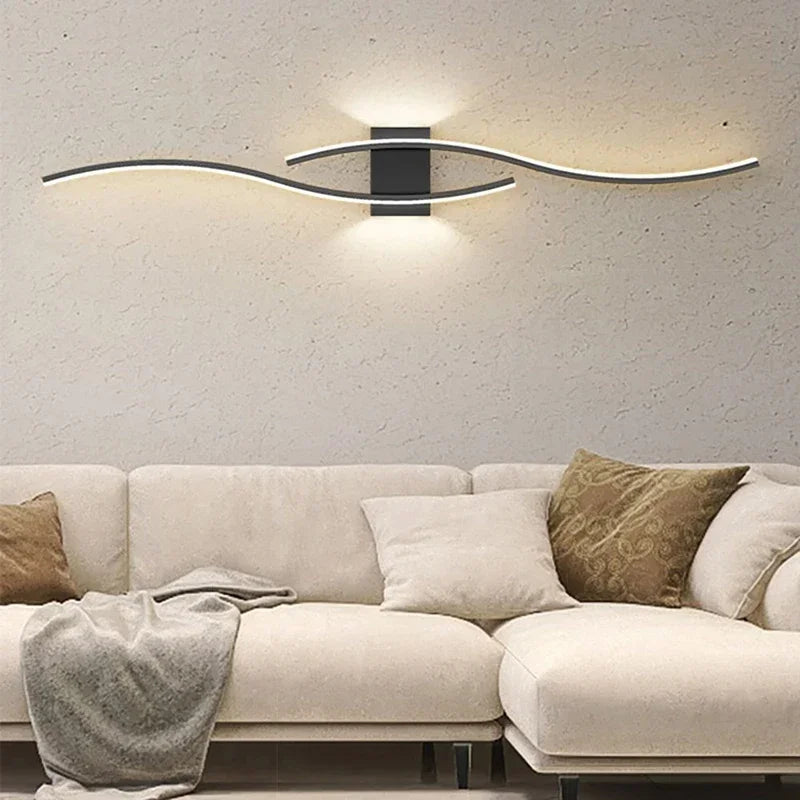 Installation de l'applique murale au-dessus d'un lit