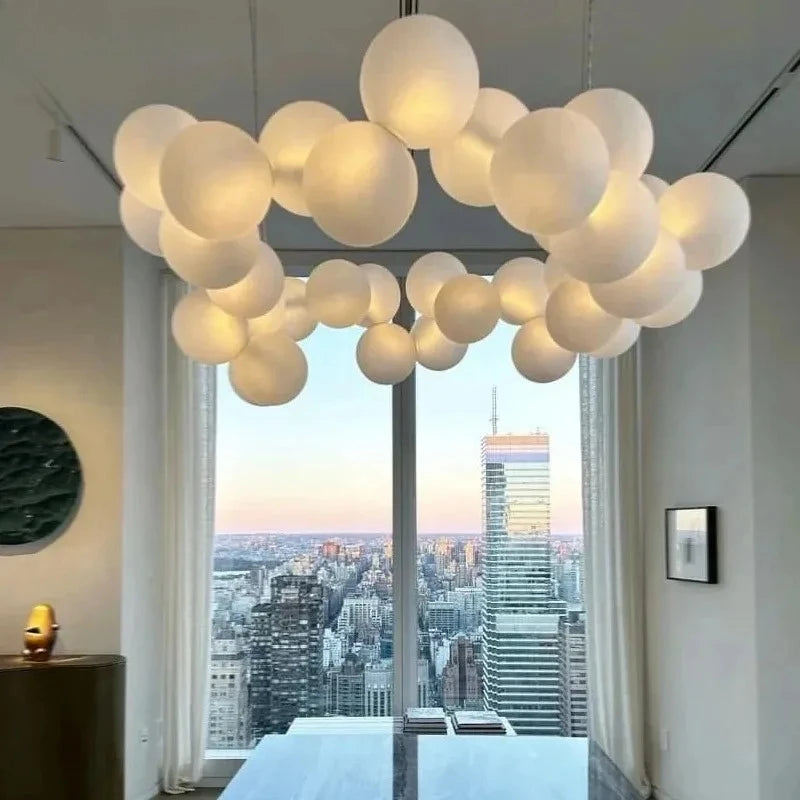 suspension lumineuse moderne blanc boules sphériques opacité câbles suspendus led élégante salon décoration maison