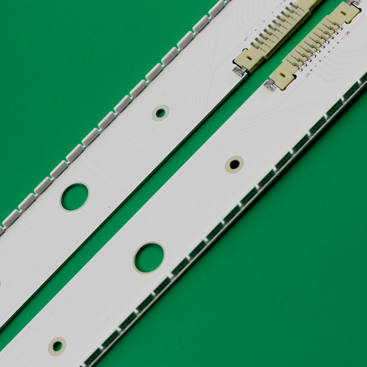 bande led blanc moderne clips accessoires technologiques industriels fixations techniques