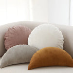 housse coussin ronde velours côtelé rayures horizontales décoration canapé salon moderne rose pâle