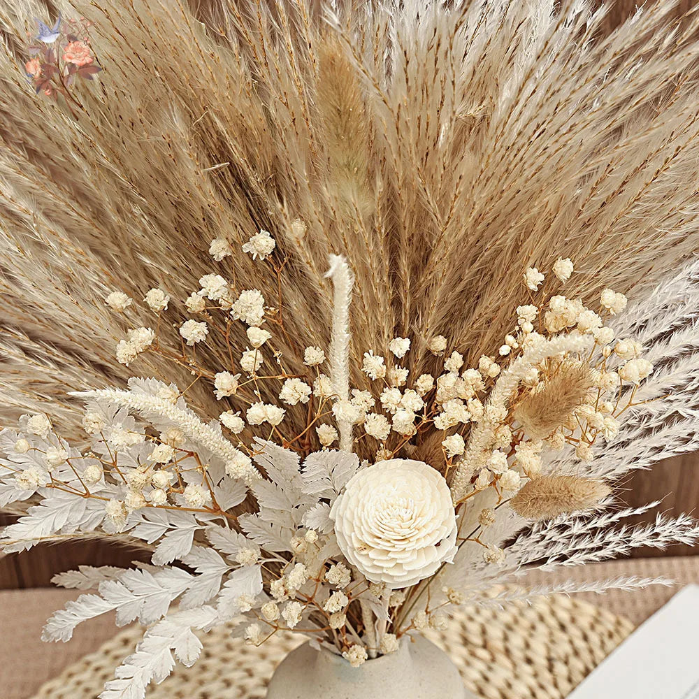 bouquets séchés naturels feuilles fines fleurs blanches plumes beige rustique décoration maison anniversaire baby