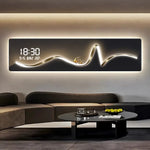 Grande horloge murale design blanche sur mur gris
