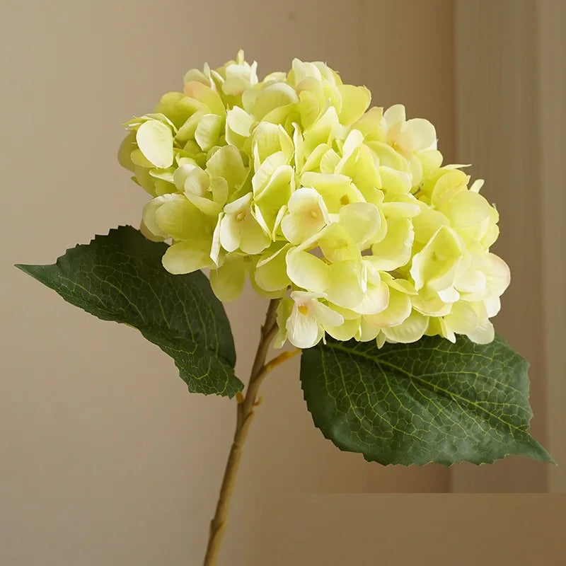 bouquet artificiel hortensia bleu clair blanc rose pâle vert clair moderne minimalisteintérieur decoration
