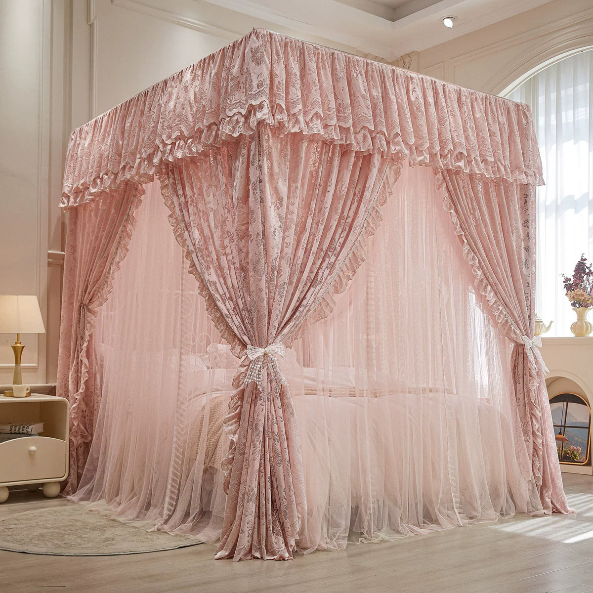 rideau lit transparent dentelle fronces rose pâle classique romantique tringle inclusion adaptateurs