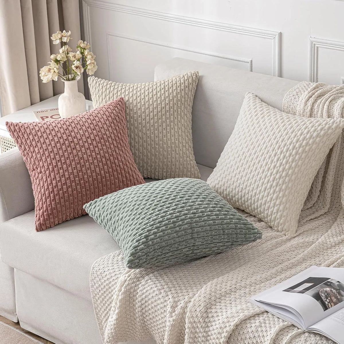 coussins carrés vert clair beige rose pâle texture tissée pompons moderne fermeture glissière