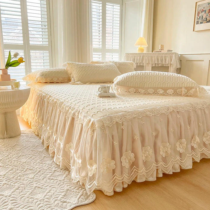 Couvre-lit en latex rafraîchissant avec dentelle blanche sur lit double