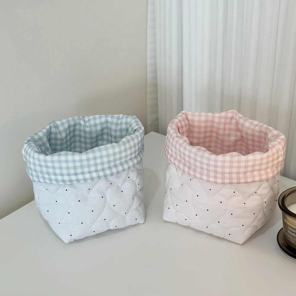 panier rangement tissu vichy points blanc rose bleu clair texturé organisation décoration minimaliste