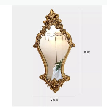 miroir doré ornements baroques classique petite statue chaîne décoration intérieure chambre salon nouvelle année
