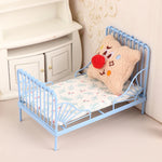 lit miniature classique bois marron clair matelas tête lit tissu uni blanc chambre poupée