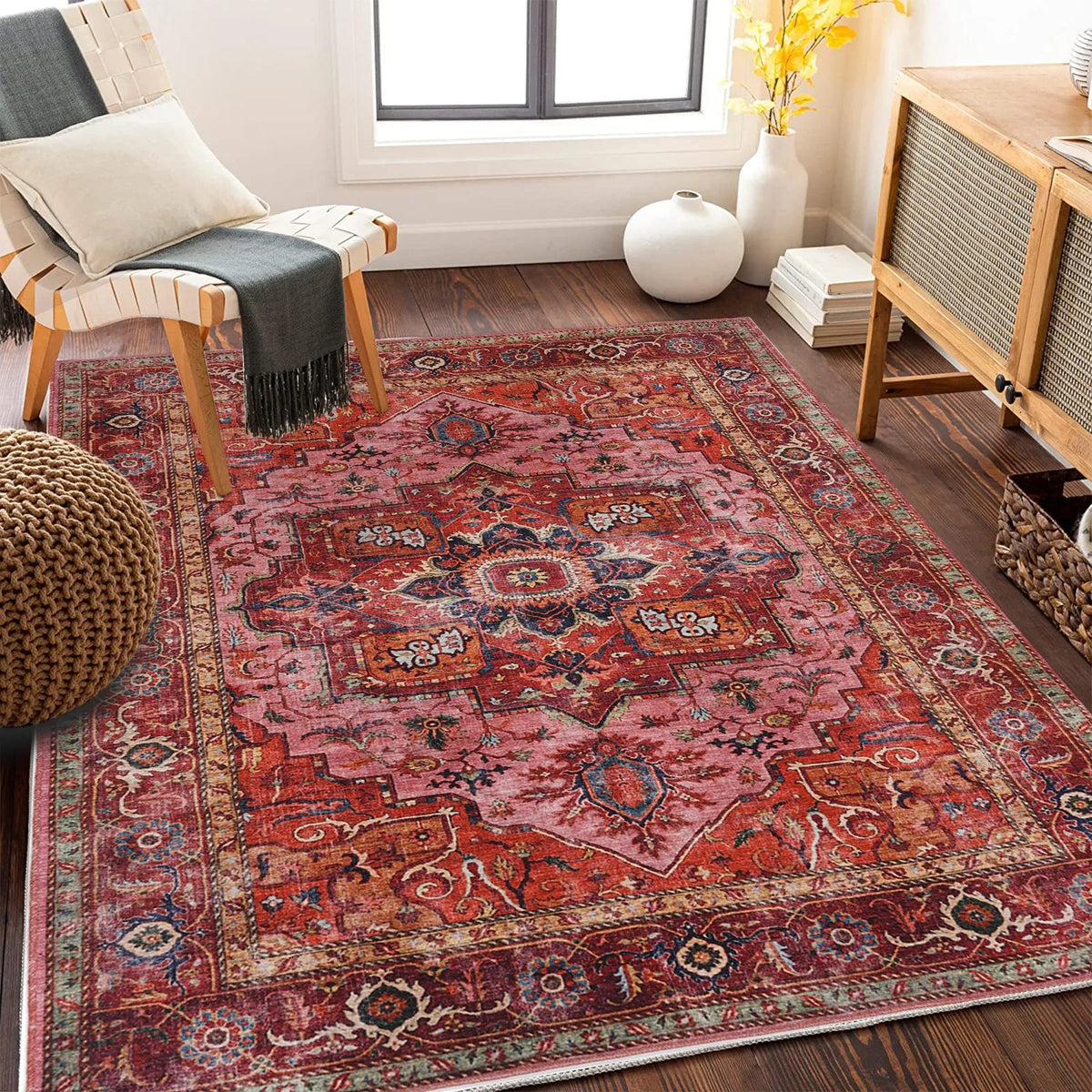 tapis salon classique motif floral traditionnel rouge bleu beige intérieur décoration maison ancien