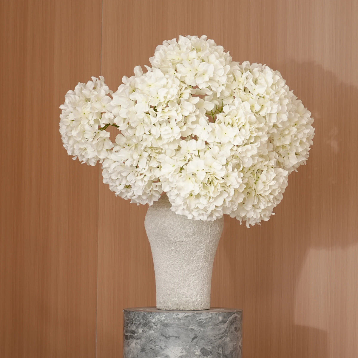 bouquet fleurs artificielles roses feuilles modernes intérieur vaseDecoration événement anniversaire mariage