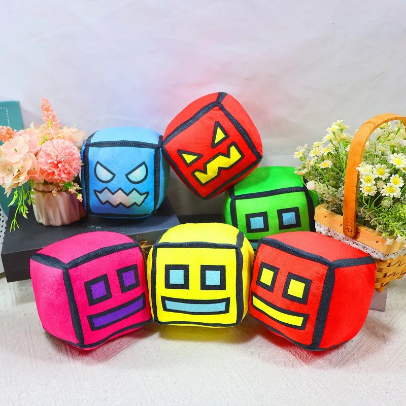 peluche cube dessin animé visage sourire couleur rouge jaune vert rose bleu noir