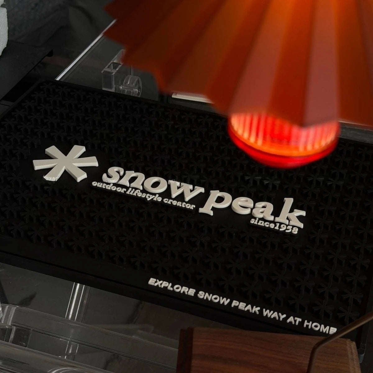 tapis sol silicone noir blanc étoiles relief snow peak 36x25 cm