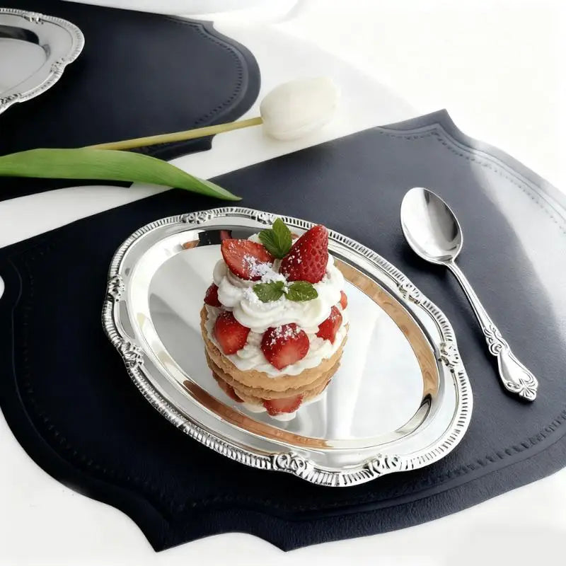 assiettes ovales argentées motifs floraux classiques dessert fruits organisateur table manger