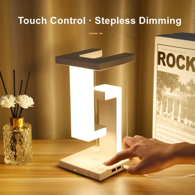 Lampe de chevet beige design suspendue éclairant une chambre