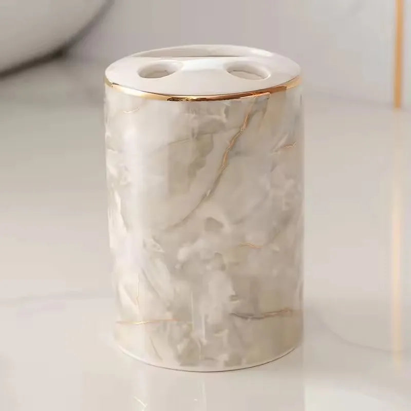 ensemble vaisselle salle bain marbre blanc gris or classique tasses poignées dorées porte brosse