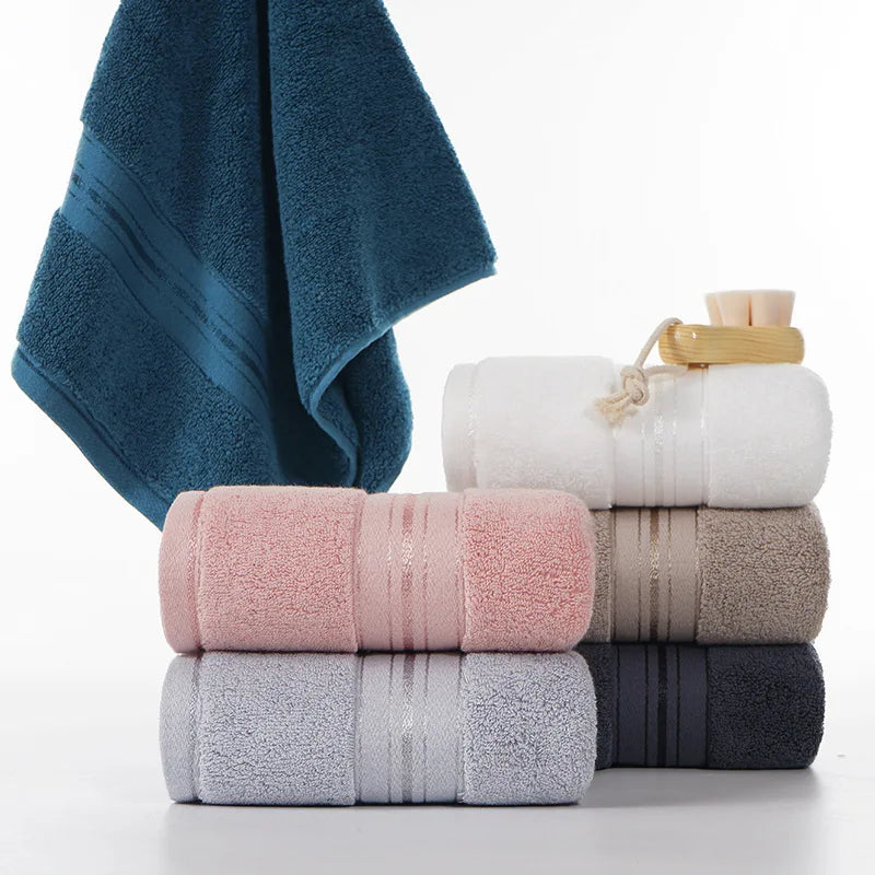 serviettes bain coton absorbantes douces rose clair gris blanc beige bleu marine rayures dorées