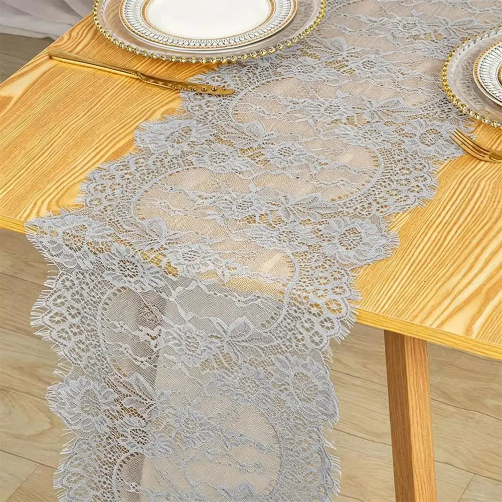 nappe dentelle florale noire blanche maison fête décoration transparente élégante champêtre assiettes verres
