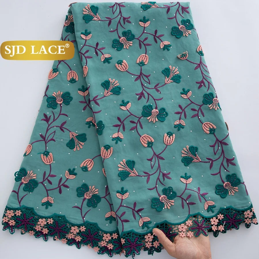 tissu brodé semi transparent vert fleurs roses élégant occasion spéciale robe mariage vintage chic