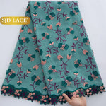 tissu brodé semi transparent vert fleurs roses élégant occasion spéciale robe mariage vintage chic