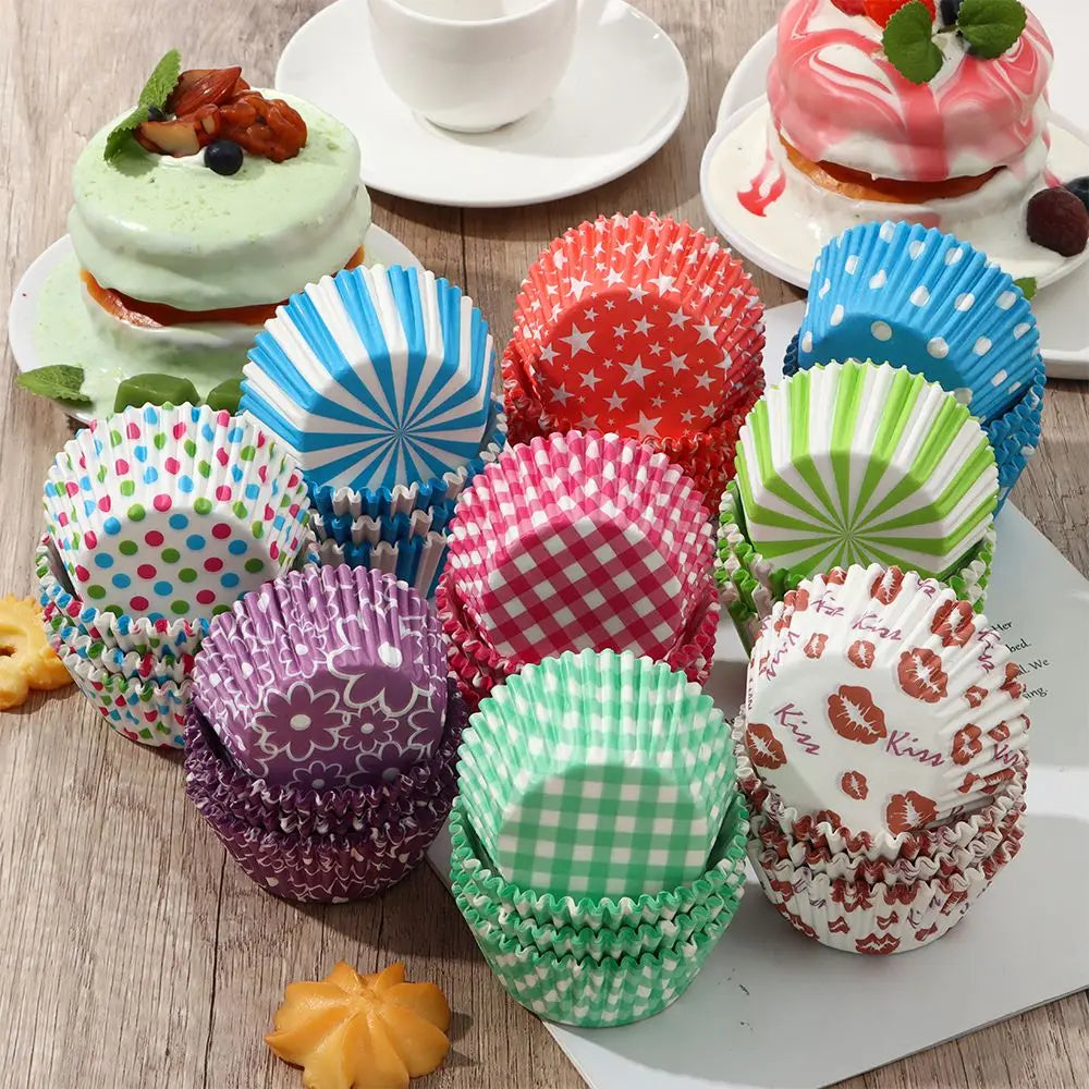 moules cupcakes plastique vert blanc rouge bleu rayures carreaux pois étoiles kiss 100 pièces