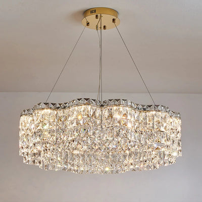 Lustre LED en cristal suspendu dans un salon moderne