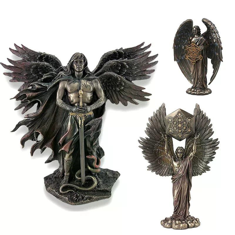 figurines anges ailes plumeuses bronze patiné symbolique épée serpent religieux spiritualité