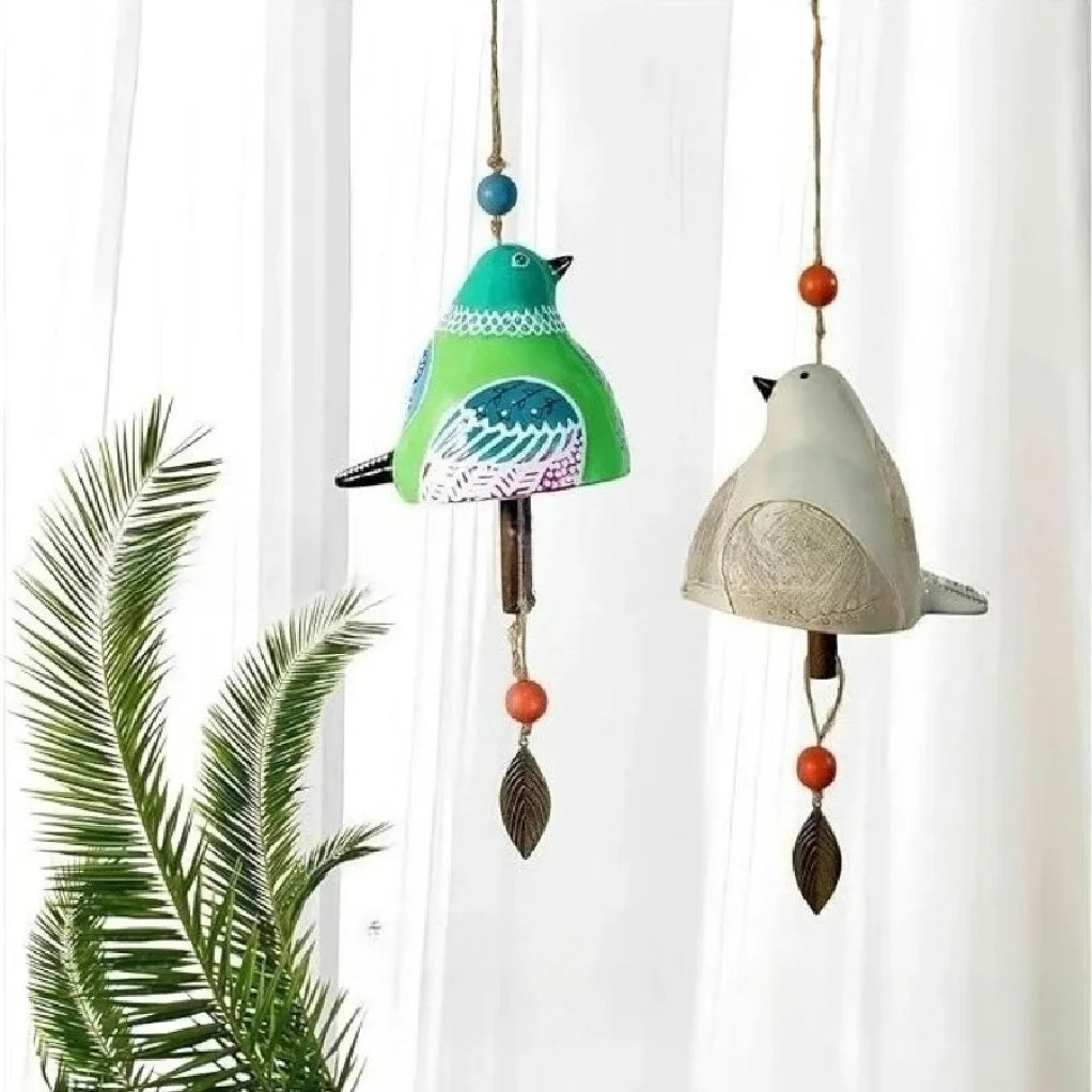cloches vent résine oiseaux motifs floraux couleurs variées décoration extérieure balcon folklorique