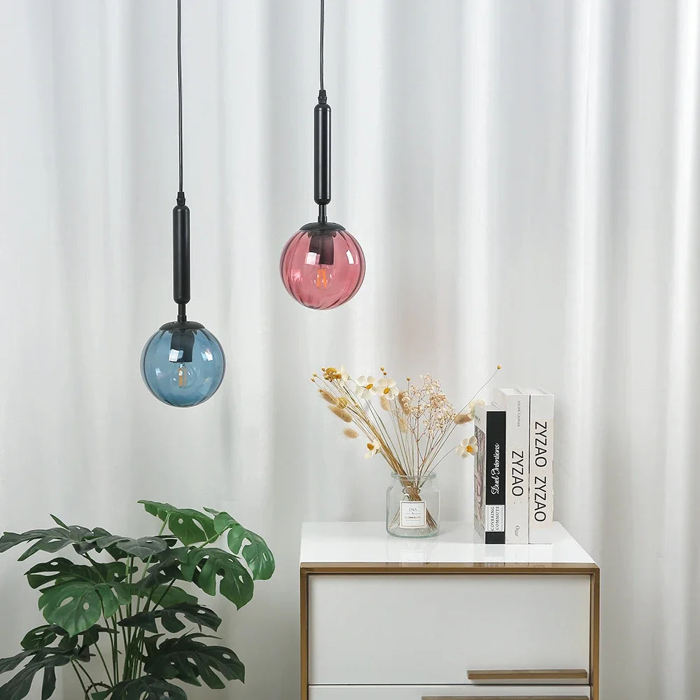 Lampes suspendues modernes verre coloré bleu rouge ambre blanc gris doré noir minimaliste