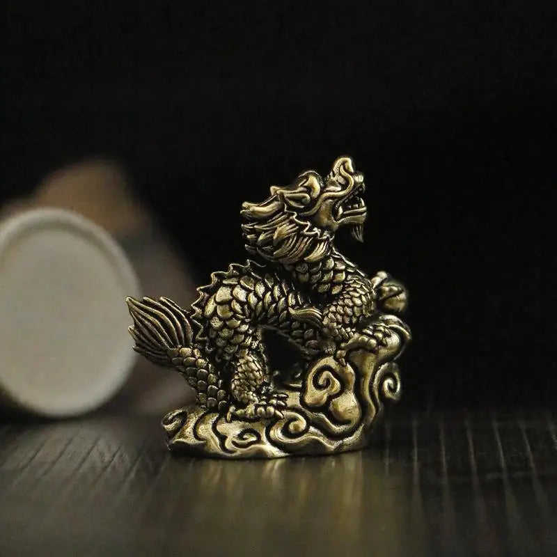 statue dragon dorée détails sculpturaux artisanal feng shui décoration intérieure ornement fine