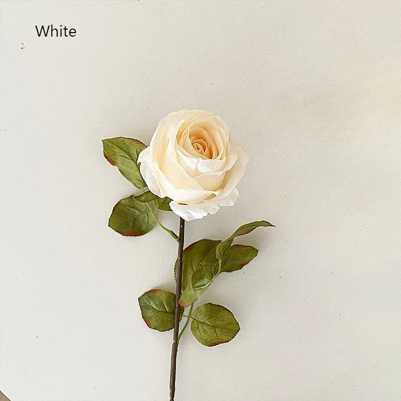 bouquet roses artificielles classique mariage intérieur blanc crème rose pale verte