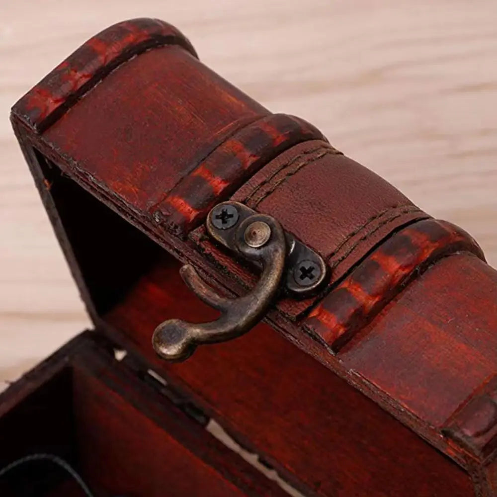 coffre bijoux vintage coffre bois rétro marron foncé ornements dorés serrure clé poignée
