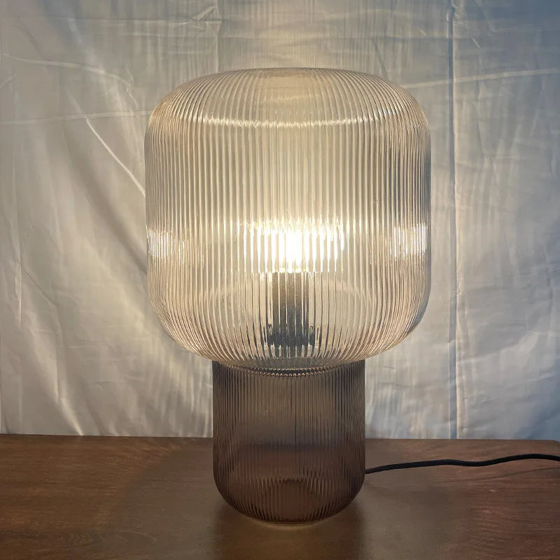 Détail de l'abat-jour en verre de la lampe champignon