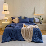 Housse de couette dans une chambre décorée avec style moderne
